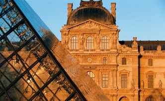El Museo del Louvre es el más visitado del mundo, con más de ocho millones de visitantes cada año.
