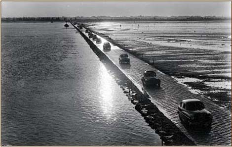 Voiture sur le Gois