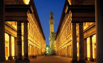 La Galleria  degli Uffizi y el Palazzo Vecchio, al fondo, son dos de los grandes atractivos turísticos de la ciudad.